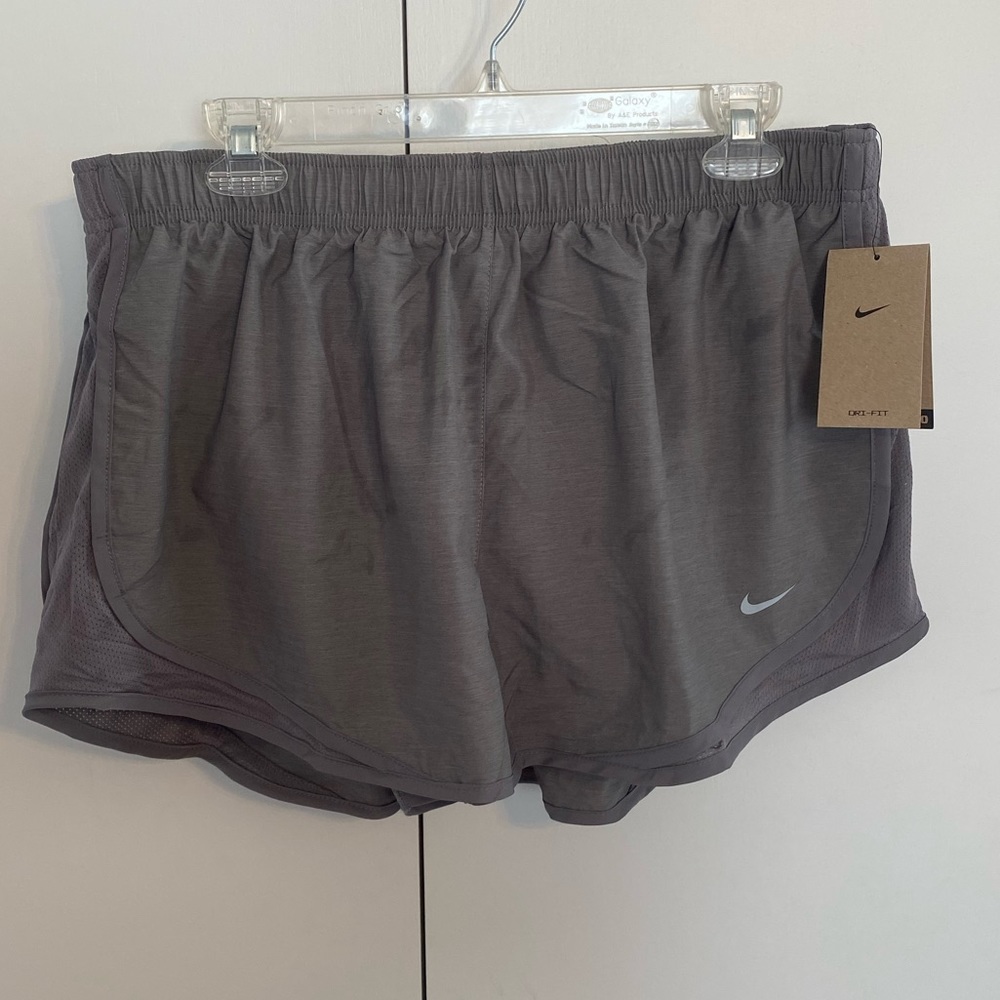 NWT Women’s Nike Dri-Fit Running Shorts Gray XL